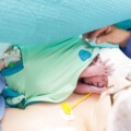 baby veilig en rustig bij moeder benjamincare hugmee