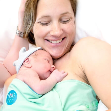 babymoeder met benjamincare hugmee